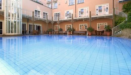 Outdoor Pool Outdoor Pool am helllichten Tage