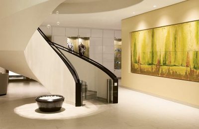 Day Spa Empfang im Spa Bereich mit runder Treppe