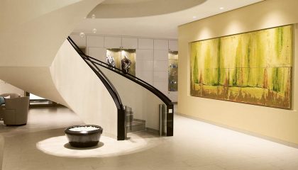 Day Spa Empfang im Spa Bereich mit runder Treppe
