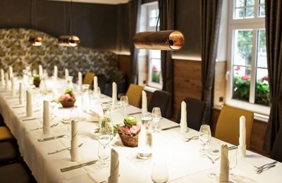 Bierstube 2 Fein gedeckter Tisch in der Bierstube