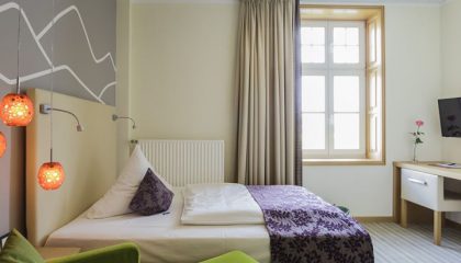 Einzelzimmer Stammhuas A Talseite Bett im Einzelzimmer Stammhuas A Talseite