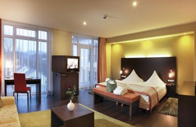 Suiten Bett und Wohnraum in der Juniorsuite Bollerberg
