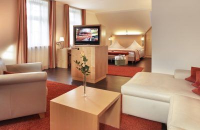 Juniorsuite Heidekopf Straßenseite Wohnraum in der Juniorsuite Heidekopf Straßenseite