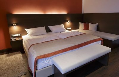 Panoramasuite 131 Talseite Bett in der Panoramasuite 131 Talseite