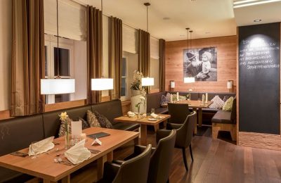 Restaurant Antons 2 Tische und Stühle im Restaurant Antons 2