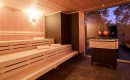 Sauna Hell beleuchtete Sauna am Abend