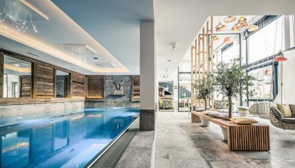 Einfach mal raus Innenpool im Hotel