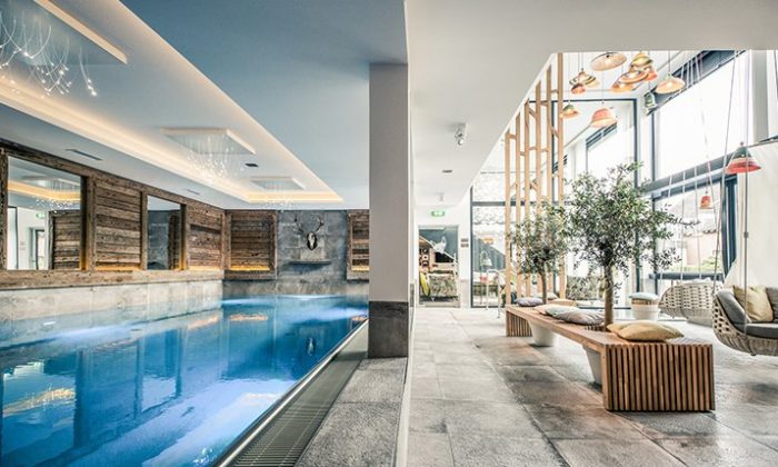 Einfach mal raus Innenpool im Hotel
