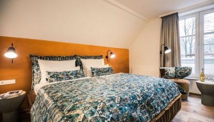 Hotel 2000 Bett im Zimmer Hotel 2000