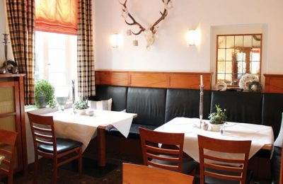 Jägerzimmer Restaurant und Sitzgelegenheiten im Jägerzimmer
