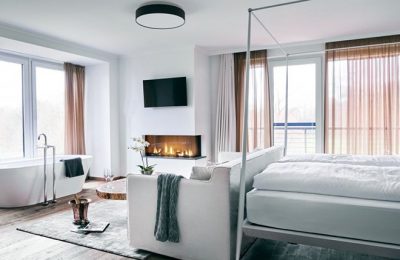 Suiten Bett und Wohnraum in der Kristallsuite