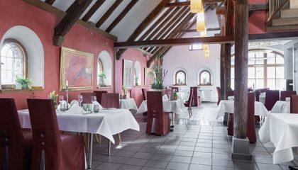 Lindenstube Fein gedeckte Tische in der Lindenstube