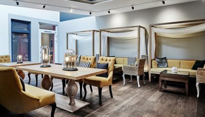 Spa Bistro Tische und Stühle für Snacks im Spa Bistro