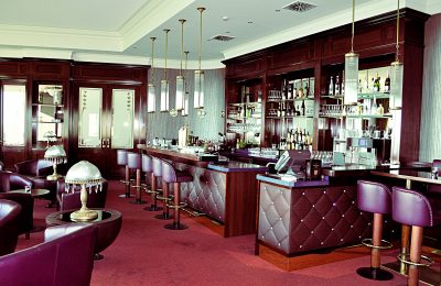 Bar hell Helle Bar am Tag