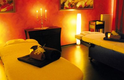 Partneranwendungen Zwei Massageliegen für Partneranwendungen