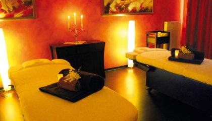 Partneranwendungen Zwei Massageliegen für Partneranwendungen