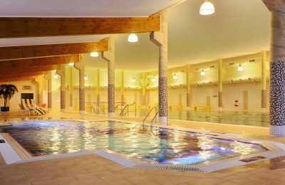 Helles Schwimmbad Schwimmbad am Tag