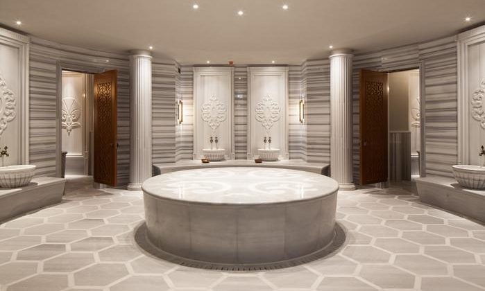 Orientalisches Hamam In grauen Fließen gehaltes orentalisches Hamam Bad