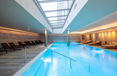 Pool 3 Zentraler Blick auf den langen Innenpool