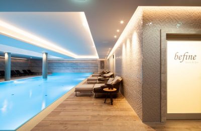 Pool 4 Blick auf den Pool und Eingang zum Spa